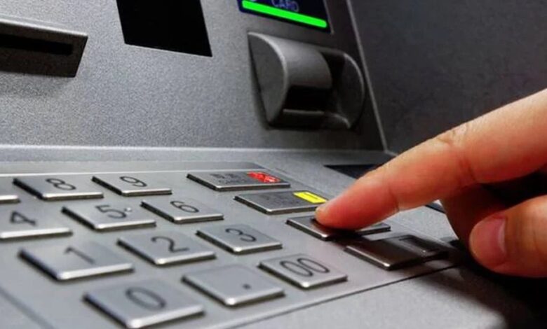 Από-σήμερα-αλλάζουν-οι-χρεώσεις-στις-αναλήψεις-από-ΑΤΜ-–-Τι-ισχύει-πλέον