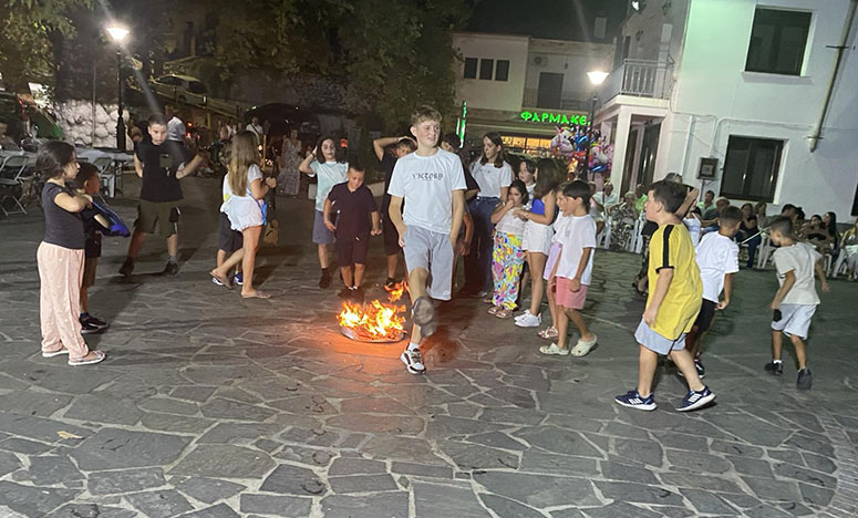 Πραγματοποιήθηκε-και-φέτος-το-έθιμο-«Αύγουστος-Παραύγουστος»-στην-Παναγία-Θάσου