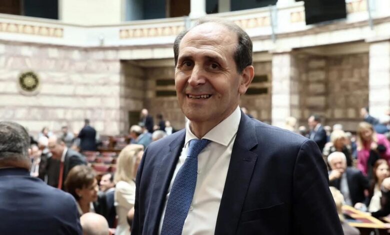 Ανακοπή-καρδιάς-υπέστη-ο-Απόστολος-Βεσυρόπουλος-σε-beach-bar-στη-Χαλκιδική-–-Σε-κρίσιμη-κατάσταση-στο-νοσοκομείο