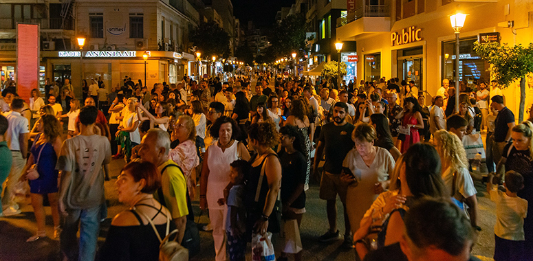 Η-αγορά-της-Καβάλας-κινήθηκε-στους-ρυθμούς-του-summer-shopping-night