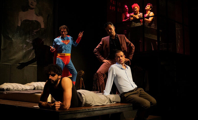 «Ξανθιά-Φράουλα»-του-Μίνο-Μπελέι-από-τον-ευφυή-Αλέξανδρο-Ρήγα-στο-«Μικρό»-του-ΚΘΒΕ