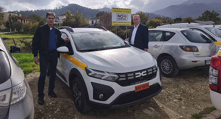 Παραλαβή-ενός-καινούργιου-οχήματος-«dacia-sandero»-από-τον-Δήμο-Θάσου