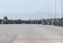 Αγρότες-στα-μπλόκα-με-τρακτέρ-σε-όλη-τη-χώρα-–-Κλειστά-τα-Μάλγαρα,-στο-αυτόφωρο-οι-συλληφθέντες-της-Λάρισας