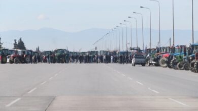 Αγρότες-στα-μπλόκα-με-τρακτέρ-σε-όλη-τη-χώρα-–-Κλειστά-τα-Μάλγαρα,-στο-αυτόφωρο-οι-συλληφθέντες-της-Λάρισας