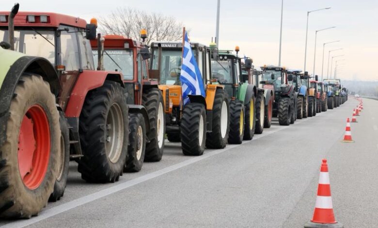 Μπλόκο-χωρίς-ημερομηνία-λήξης-στον-κόμβο-Κερδυλλίων-της-Εγνατίας-–-Εκτρέπεται-η-κυκλοφορία-και-στα-δύο-ρεύματα