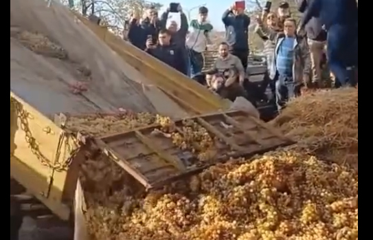 Δυναμική-διαμαρτυρία-αγροτών-στην-είσοδο-του-Διοικητηρίου-της-Καβάλας