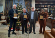 Τιμητικές-πλακέτες-σε-υπαλλήλους-που-συνταξιοδοτήθηκαν