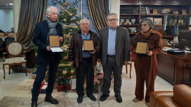 Τιμητικές-πλακέτες-σε-υπαλλήλους-που-συνταξιοδοτήθηκαν