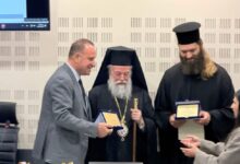 Τιμητική-αναγνώριση-σε-ιερέα-και-δημοτική-υπάλληλο-για-σωτήρια-παρέμβαση-στον-Δήμο-Παγγαίου