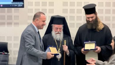 Τιμητική-αναγνώριση-σε-ιερέα-και-δημοτική-υπάλληλο-για-σωτήρια-παρέμβαση-στον-Δήμο-Παγγαίου