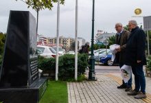 Κατάθεση-λουλουδιών-στο-Εβραϊκό-Μνημείο-από-τον-Δήμαρχο-Καβάλας