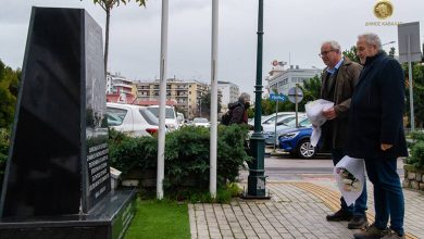Κατάθεση-λουλουδιών-στο-Εβραϊκό-Μνημείο-από-τον-Δήμαρχο-Καβάλας