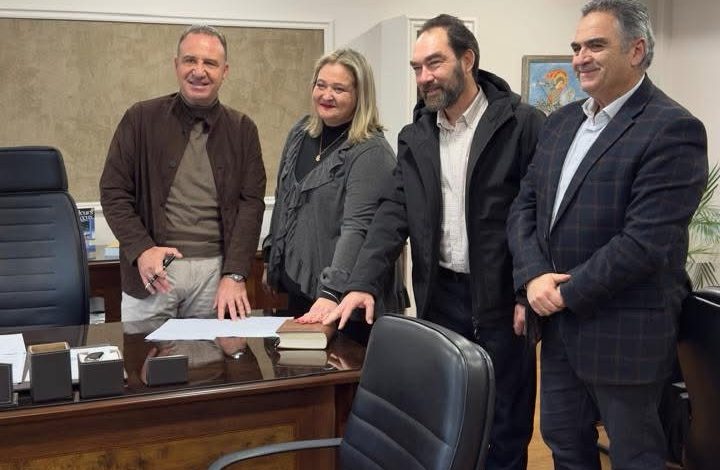 Ορκωμοσία-δύο-νέων-υπαλλήλων-στον-δήμο-Παγγαίου-από-τον-δήμαρχο-Φίλιππο-Αναστασιάδη