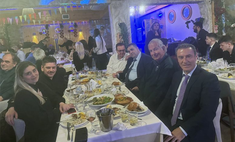 Παρών-και-“πολυσυλλεκτικός”-ο-Μάκης-Παπαδόπουλος-στην-κοπή-πίτας-της-τοπικής-Νέας-Δημοκρατίας…