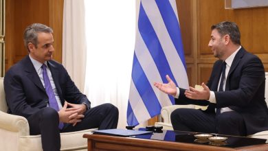 Συνάντηση-Μητσοτάκη-με-Ανδρουλάκη:-Σήμερα-η-σημαία-μας-και-η-καρδιά-μας-βρίσκονται-στην-Κύπρο»-–-Δεν-πρέπει-να-υπάρχει-κανένα-σενάριο-εμπλοκής-στον-πόλεμο