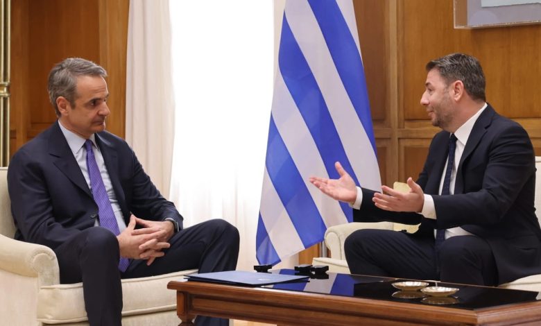 Συνάντηση-Μητσοτάκη-με-Ανδρουλάκη:-Σήμερα-η-σημαία-μας-και-η-καρδιά-μας-βρίσκονται-στην-Κύπρο»-–-Δεν-πρέπει-να-υπάρχει-κανένα-σενάριο-εμπλοκής-στον-πόλεμο