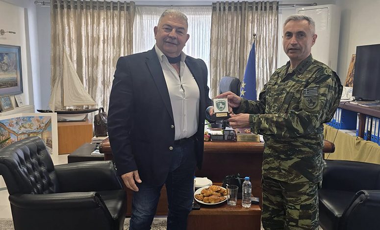 Επίσκεψη-του-Διοικητή-της-20ης-Τεθωρακισμένης-Μεραρχίας-στον-Δήμαρχο-Νέστου