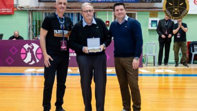 h-διοίκηση-των-Πανθήρων-βράβευσε-τον-Τάκη-Παπαδόπουλο