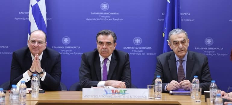 Ψυχραιμία,-αυστηρή-τήρηση-των-μέτρων-και-συνεχής-στήριξη-των-πληγέντων-το-μήνυμα-της-έκτακτης-σύσκεψη-για-τον-αφθώδη-πυρετό