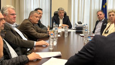 Συνάντηση-του-Περιφερειάρχη-Χριστόδουλου-Τοψίδη-με-εκπροσώπους-των-Εμπορικών-Συλλόγων-της-ΑΜΘ