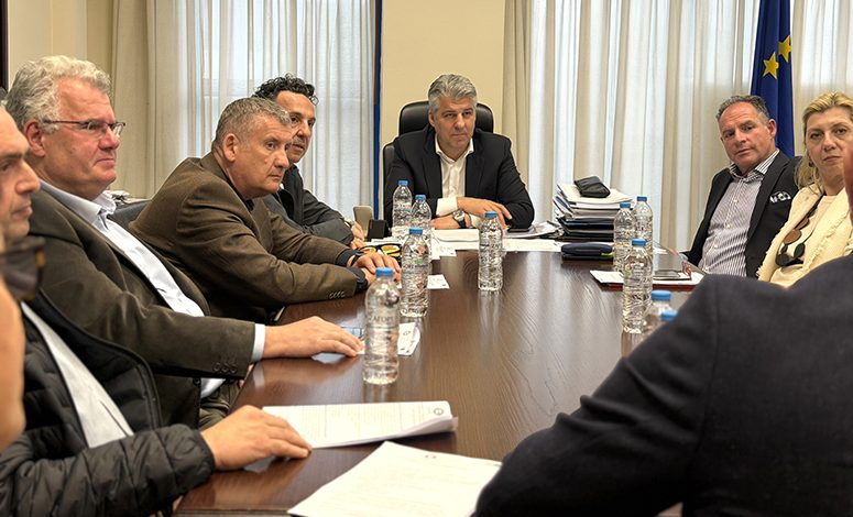 Συνάντηση-του-Περιφερειάρχη-Χριστόδουλου-Τοψίδη-με-εκπροσώπους-των-Εμπορικών-Συλλόγων-της-ΑΜΘ