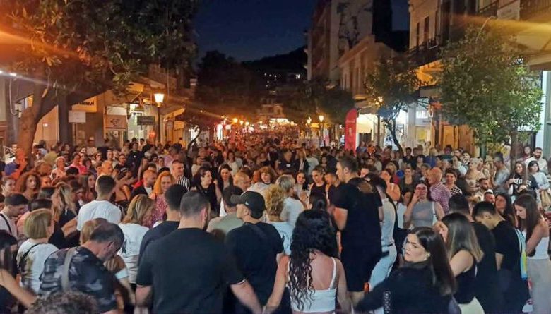 Πλημμύρισε-από-κόσμο-η-Λευκή-Νύχτα-στην-Καβάλα