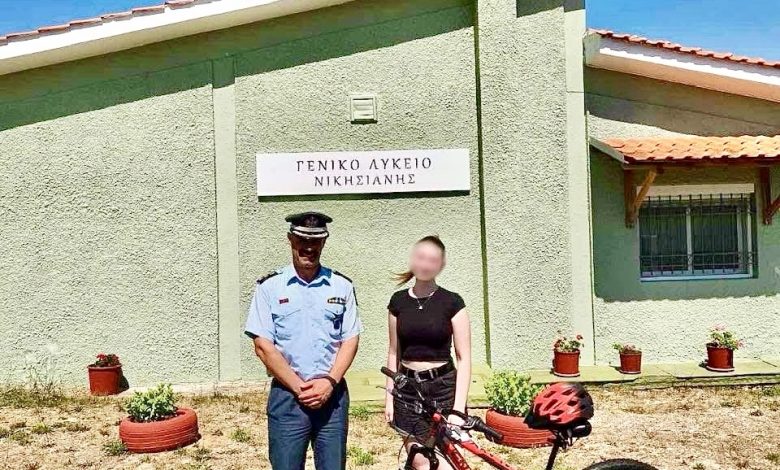 Ποδήλατο-και-εξοπλισμός-ασφαλείας-στη-νικήτρια-του-κουίζ-Κυκλοφοριακής-Αγωγής-στη-Νικήσιανη