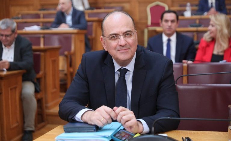 Μακάριος-Λαζαρίδης:-«Χθες,-όχι-αύριο-που-θα-είναι-αργά,-η-οικονομική-στήριξη-στους-πληγέντες-αγρότες-από-τον-περονόσπορο»
