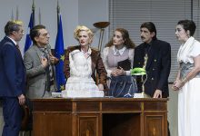 Η-Καρυάτιδα-του-Γιώργου-Καπουτζίδη-στο-Αρχαίο-Θέατρο