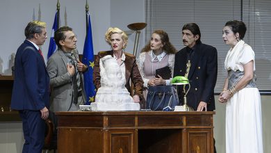Η-Καρυάτιδα-του-Γιώργου-Καπουτζίδη-στο-Αρχαίο-Θέατρο