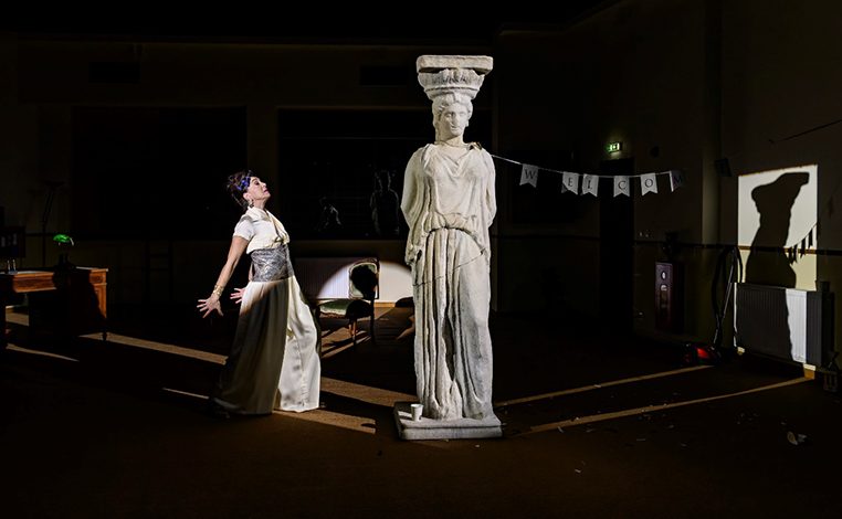 «Η-ΚΑΡΥΑΤΙΔΑ!»-του-Γιώργου-Καπουτζίδη-στο-69ο-Φεστιβάλ-Φιλίππων