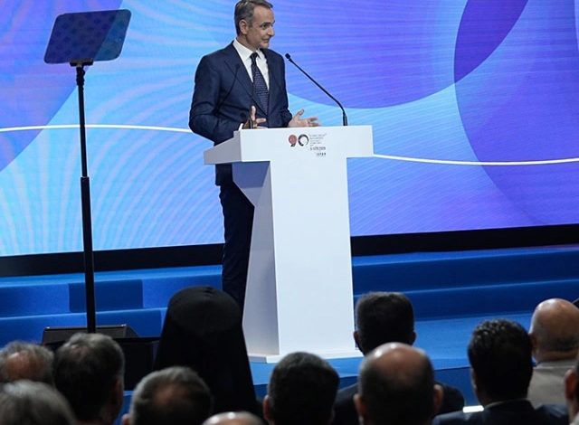 Τα-μέτρα-–-έκπληξη-του-Μητσοτάκη-στη-ΔΕΘ:-«Κουμπαράς»-άνω-των-60.000-ευρώ,-μηδενισμός-του-φόρου-στο-αγροτικό-εισόδημα-και-επίδομα-500-ευρώ-στο-Δημόσιο
