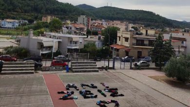 Συγκινητικό-αντίο-των-μαθητών-του-Γυμνασίου-Ελευθερούπολης-στον-αδικοχαμένο-16χρονο-Άνι