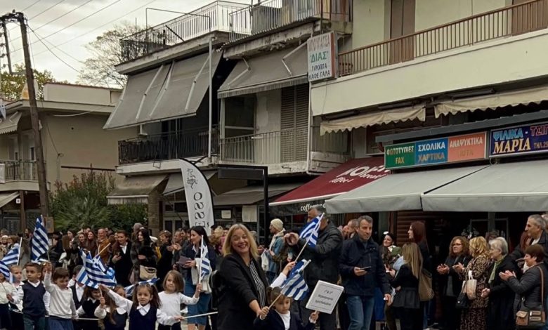Με-συγκίνηση-και-περηφάνια-πραγματοποιήθηκε-η-παρέλαση-στον-Αμυγδαλεώνα
